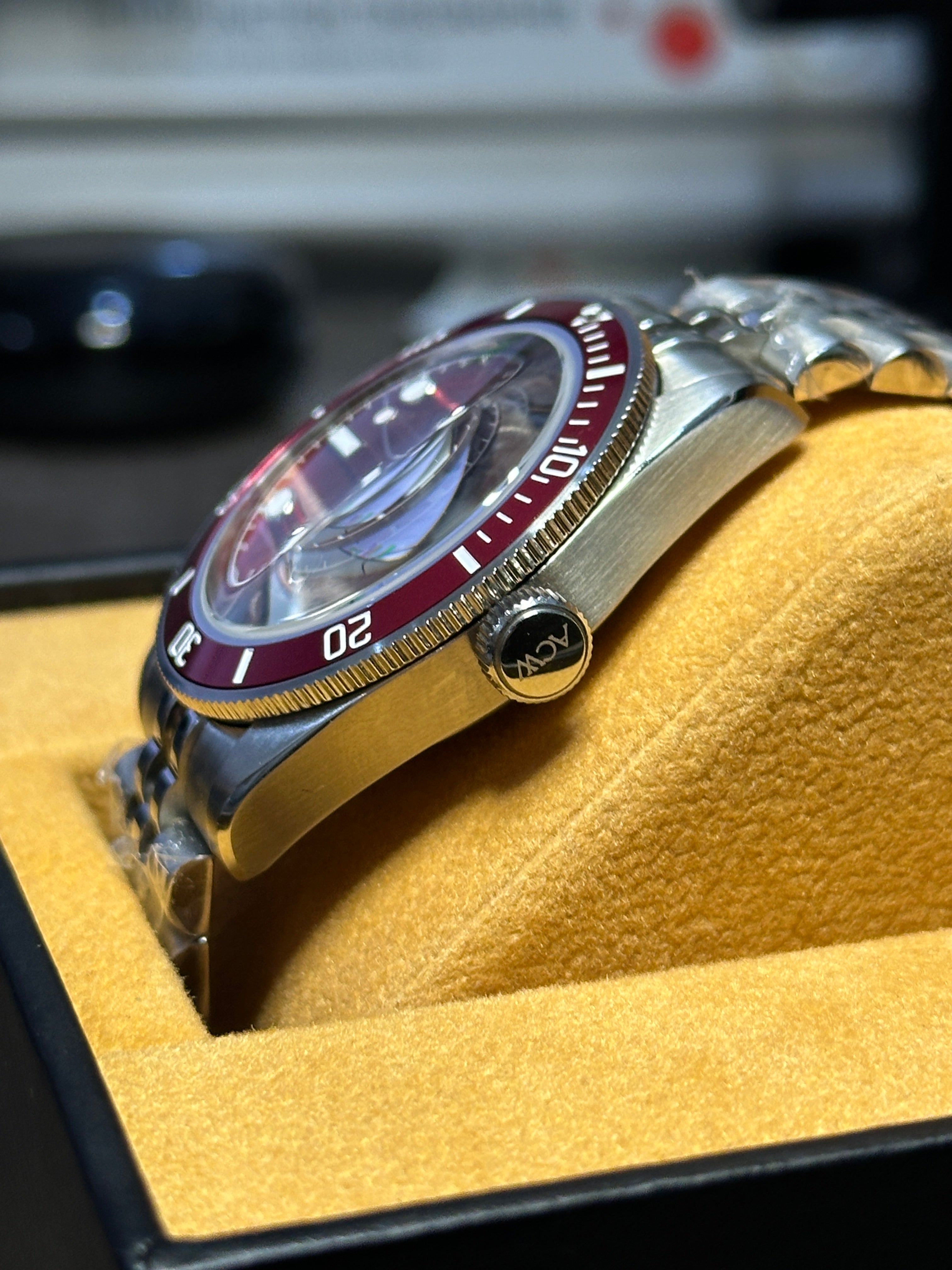 ACW Crimson Diver 39mm